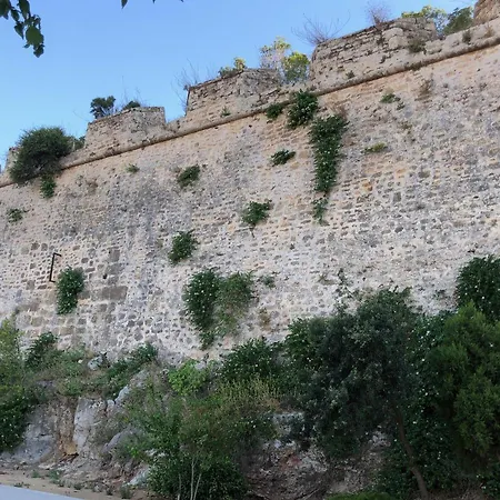 La Adela * دينايا